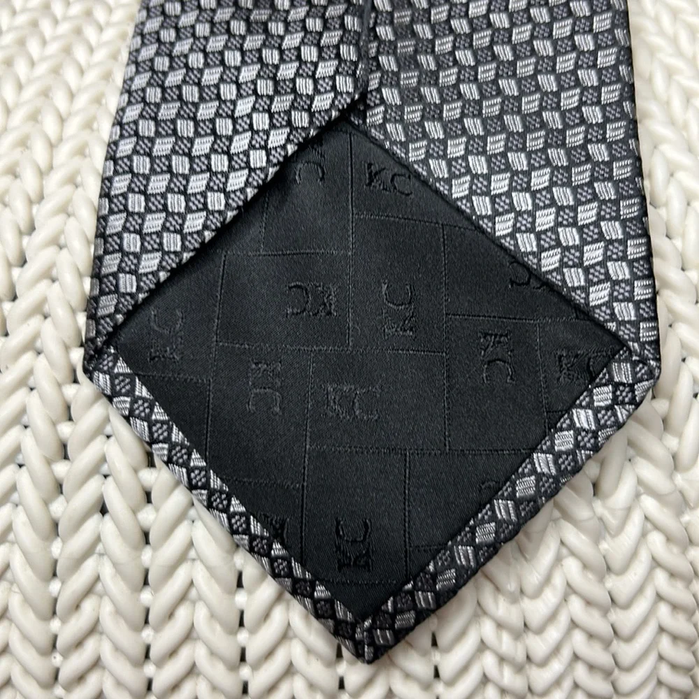 Kenneth Cole Tie - Picture 3 of 6